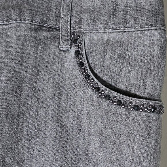 Chico's Platinum Denim Jeans with a Great Look Sparkling Rear Pocket Design - Picture 2 of 7